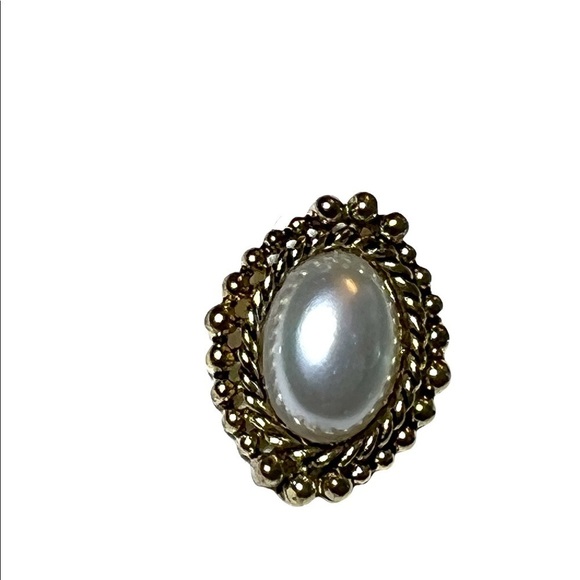 NWT Simons Vintage Pearl Elegance Earrings - Picture 3 of 5